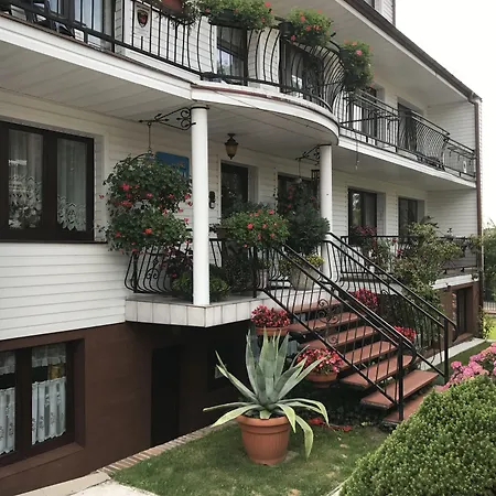 Barbara And Konukevi Jastrzębia Góra