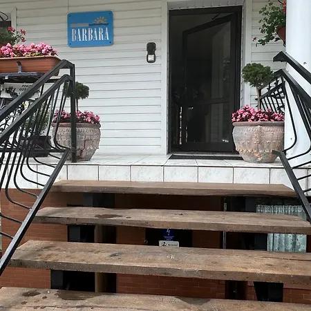 Barbara And Konukevi Jastrzębia Góra